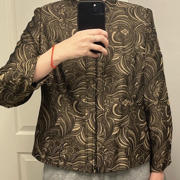 TanJay amazing zipper gold patterned top​ - Picture 5 of 5